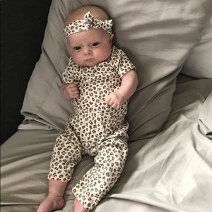 Adorable 0-3m baby girl outfit!!